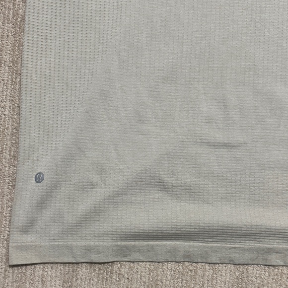 Lululemon Men's Size XL Tan Metal Vent Tech Short Sleeve Athletic Stretch Top - Picture 12 of 12